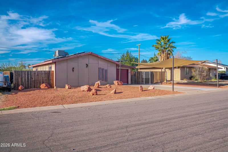 317 Peretz Cir, Morristown, AZ 85342