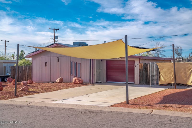 317 Peretz Cir, Morristown, AZ 85342