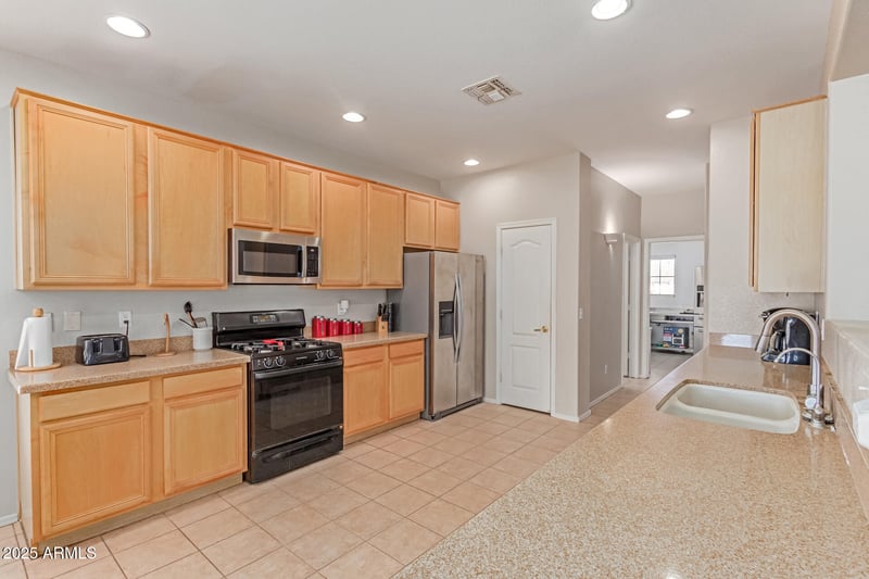 31700 Sunflower Way, San Tan Valley, AZ 85143