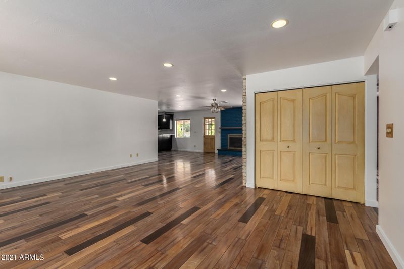 318 E Acapulco Ln, Phoenix, AZ 85022