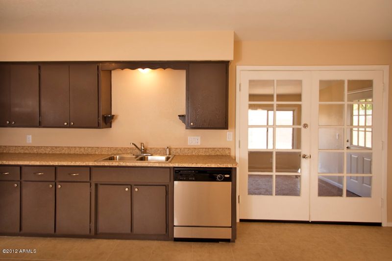 318 E Jacaranda St, Mesa, AZ 85201