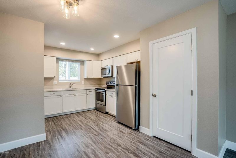 318 E Vine Cir, Mesa, AZ 85210