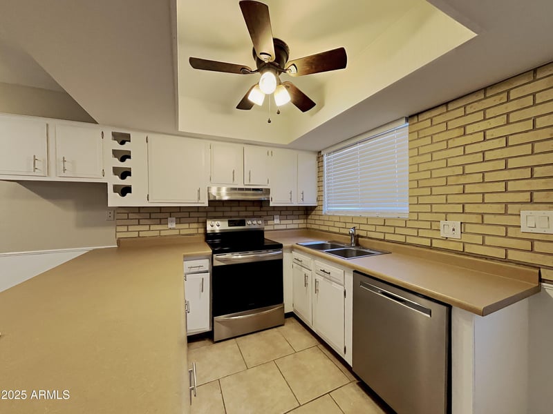 319 Kristal Way, Phoenix, AZ 85027