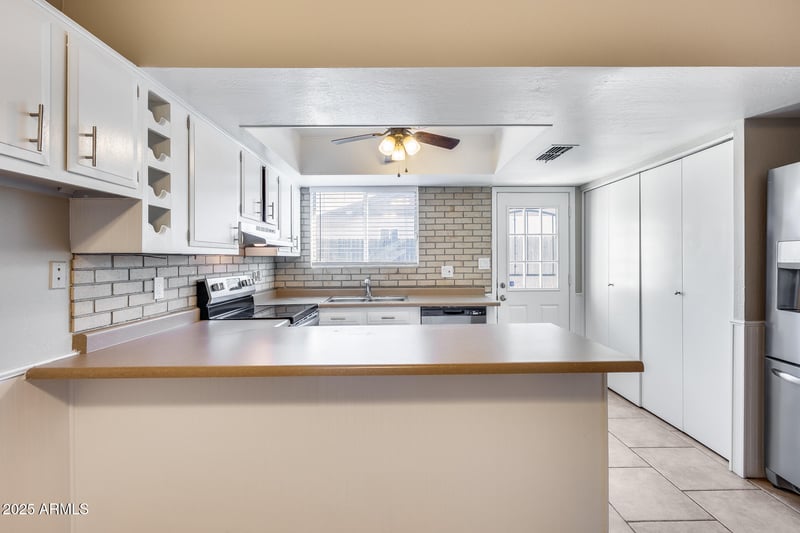 319 Kristal Way, Phoenix, AZ 85027