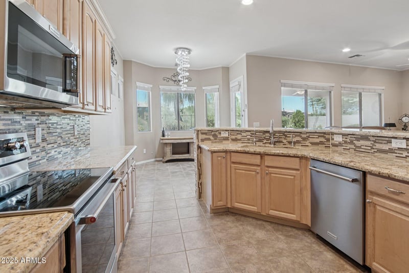 31912 23rd Ave, Phoenix, AZ 85085