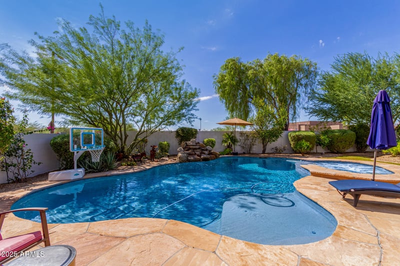 31914 20th Ln, Phoenix, AZ 85085