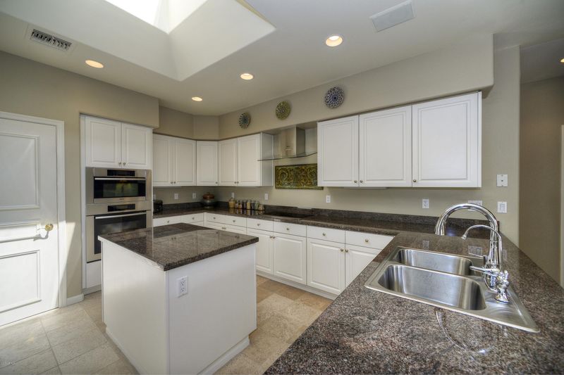 3192 E Stella Ln, Phoenix, AZ 85016