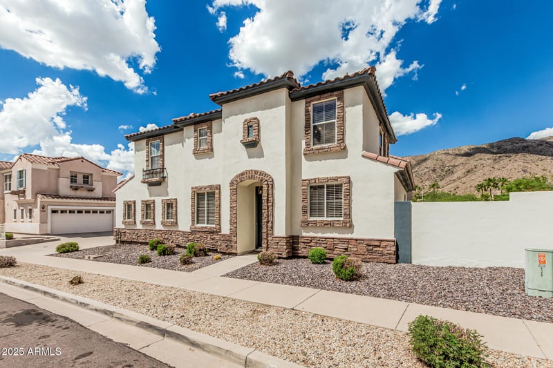 320 Mountain Sage Dr, Phoenix, AZ 85045