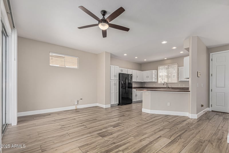 320 Mountain Sage Dr, Phoenix, AZ 85045