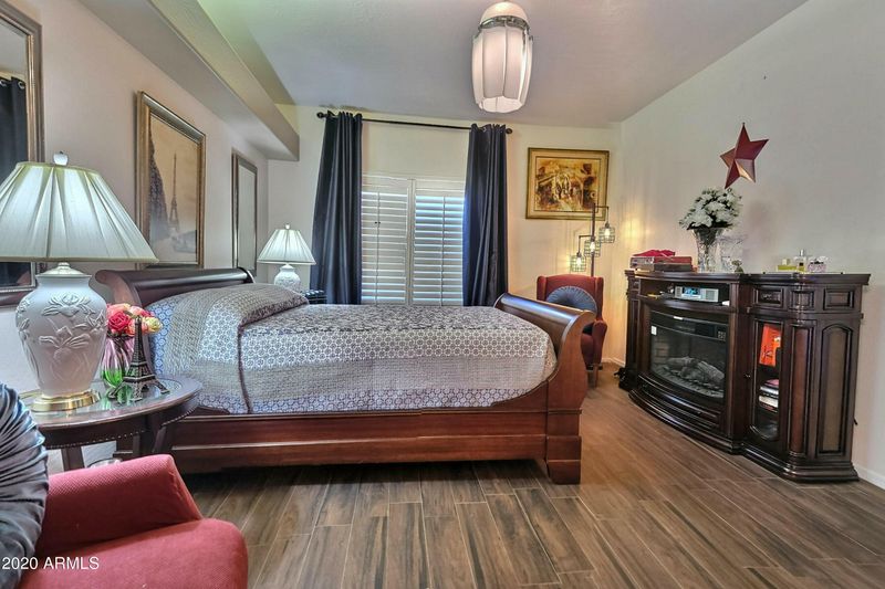 320 S 70th St #9, Mesa, AZ 85208