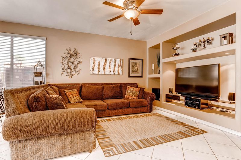 320 S Rock Harbor Dr, Gilbert, AZ 85233