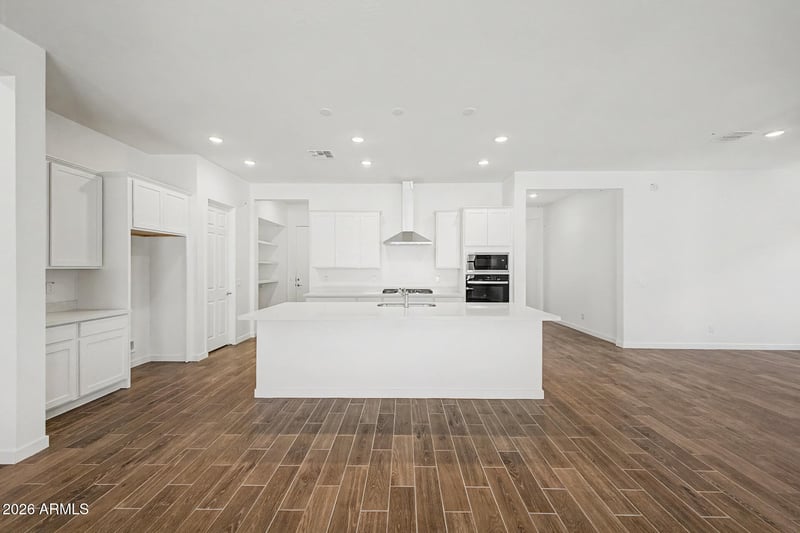 320 Floyd Dr, San Tan Valley, AZ 85140