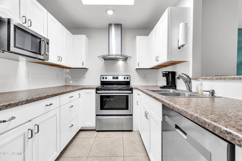 320 Laguna Dr, Tempe, AZ 85282