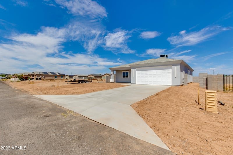 32001 Poplar St, Wittmann, AZ 85361