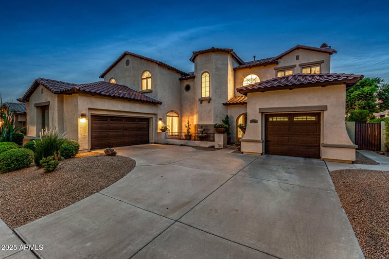 32002 19th Ln, Phoenix, AZ 85085