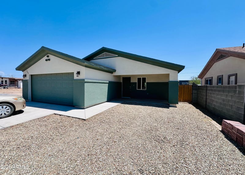 32007 Bush St, Wittmann, AZ 85361