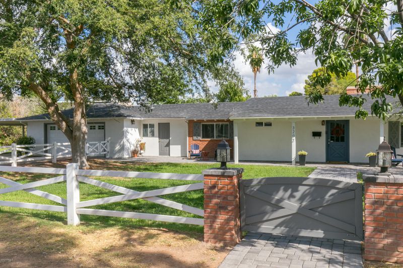 3202 E Mitchell Dr, Phoenix, AZ 85018