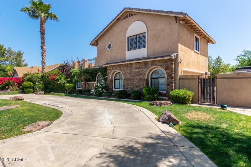 3203 Ellis St, Mesa, AZ 85213
