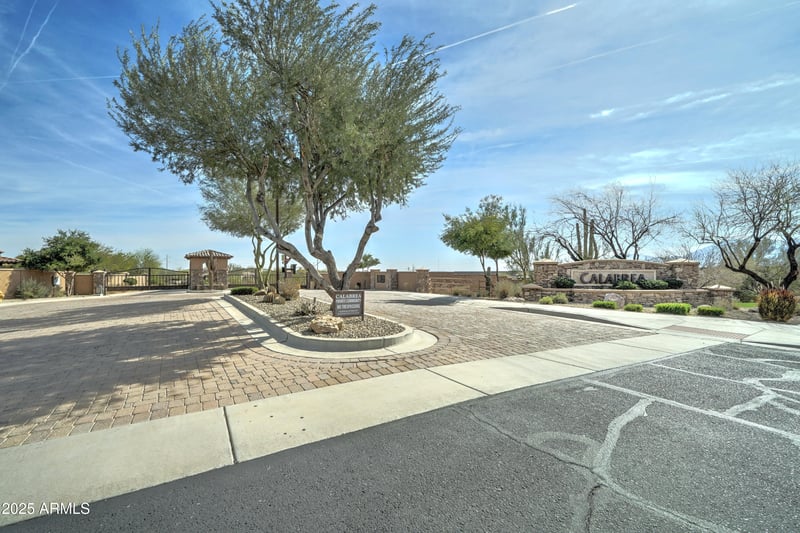 3204 Redwood Ln #63, Phoenix, AZ 85045