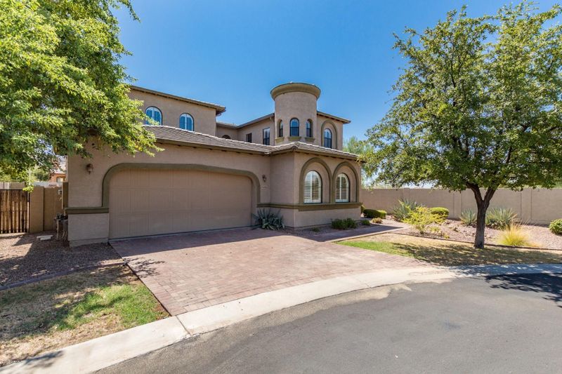 3205 E Branham Ln, Phoenix, AZ 85042