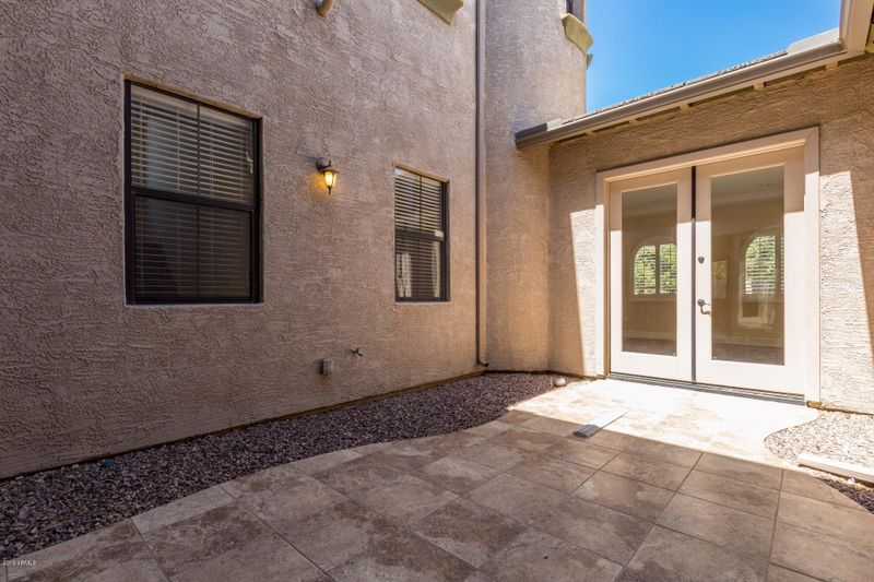 3205 E Branham Ln, Phoenix, AZ 85042