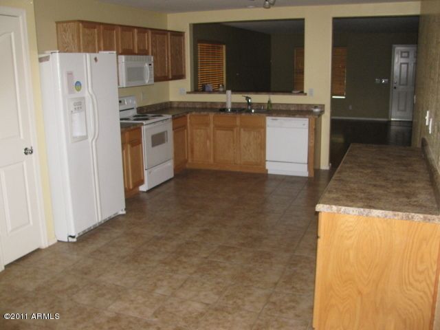 3206 S 80th Ave, Phoenix, AZ 85043
