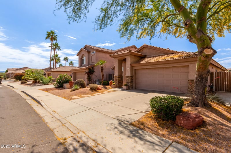 3207 Behrend Dr, Phoenix, AZ 85050