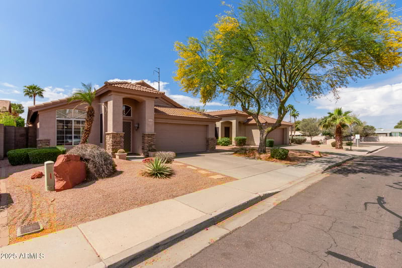 3207 Behrend Dr, Phoenix, AZ 85050