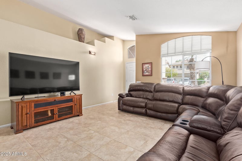 3207 Behrend Dr, Phoenix, AZ 85050