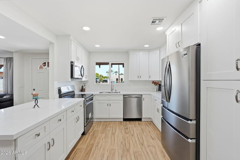 3209 W Becker Ln, Phoenix, AZ 85029