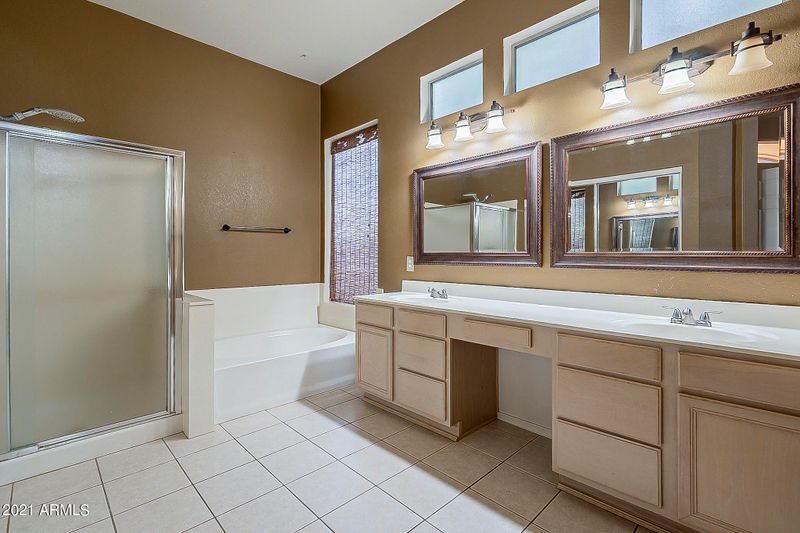 321 E Constitution Dr, Gilbert, AZ 85296