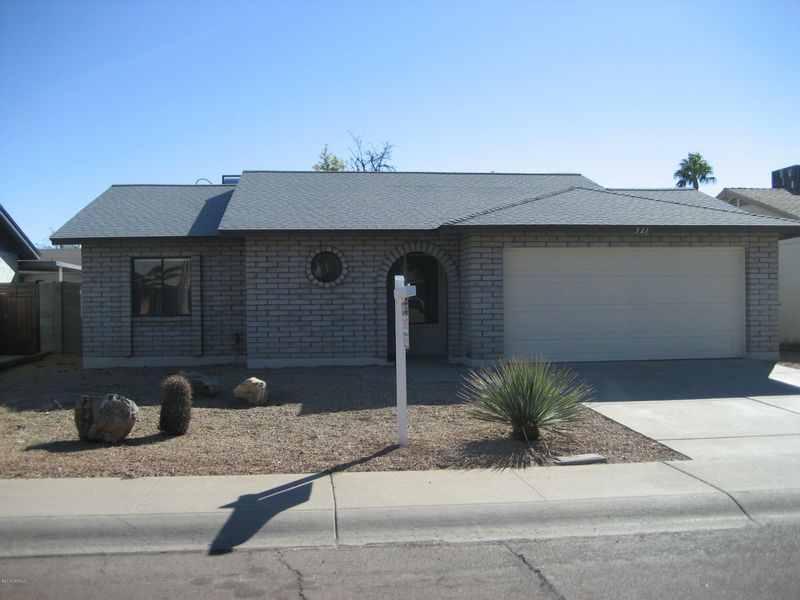 321 E Oraibi Dr, Phoenix, AZ 85024