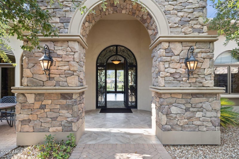 321 Tam Oshanter Dr, Phoenix, AZ 85023