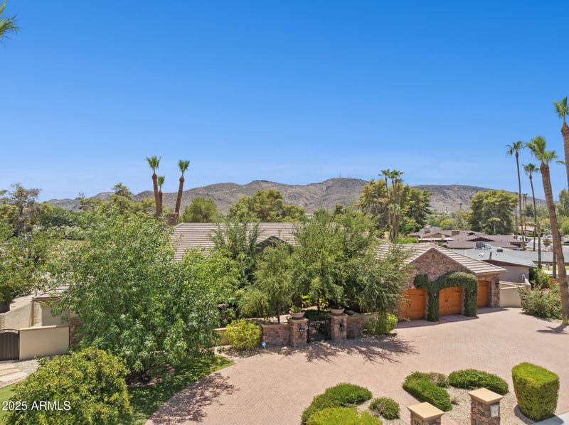 321 Tam Oshanter Dr, Phoenix, AZ 85023