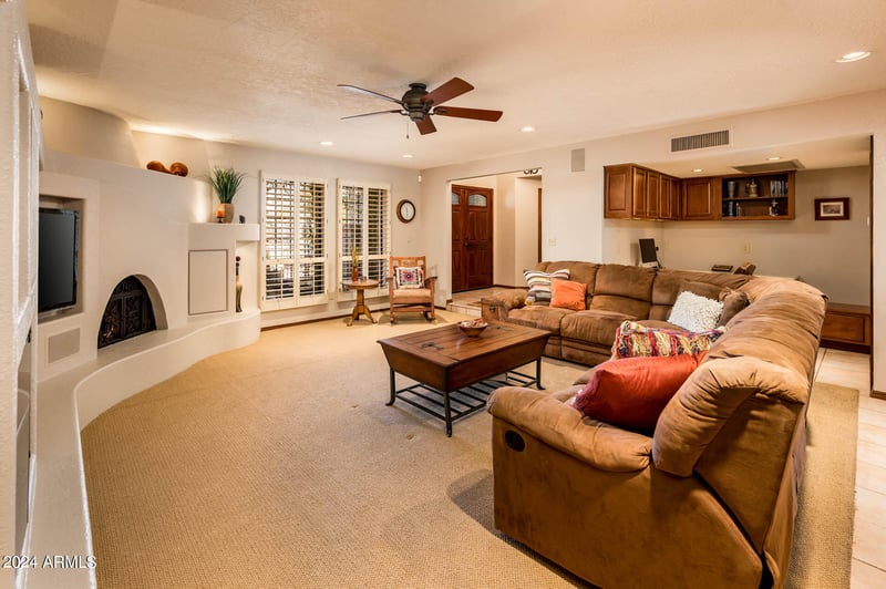 321 W Pine Valley Dr, Phoenix, AZ 85023