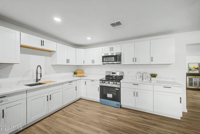 3210 N 49th Ave, Phoenix, AZ 85031