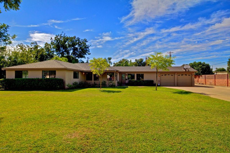 3213 E Mitchell Dr, Phoenix, AZ 85018