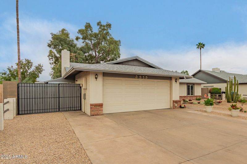 3215 W Phelps Rd, Phoenix, AZ 85053