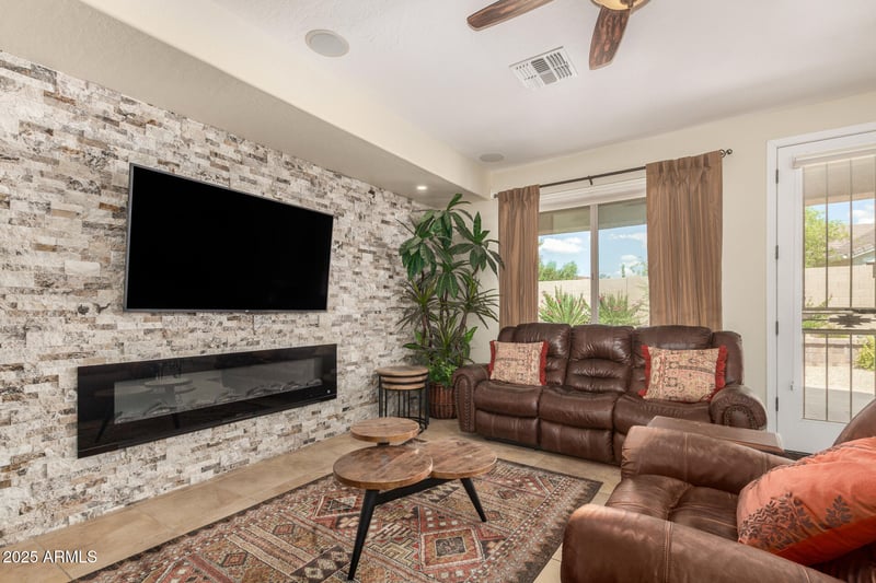32165 Larkspur Dr, San Tan Valley, AZ 85143