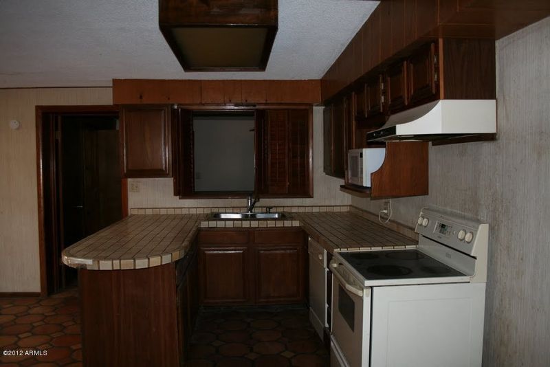 3217 E Greenway Ln, Phoenix, AZ 85032