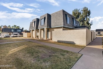 3217 Royal Palm Rd, Phoenix, AZ 85051