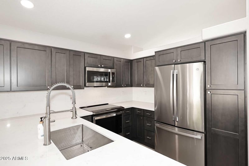 3218 Oraibi Dr, Phoenix, AZ 85050