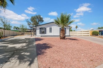 322 Wagoner Rd, Phoenix, AZ 85022