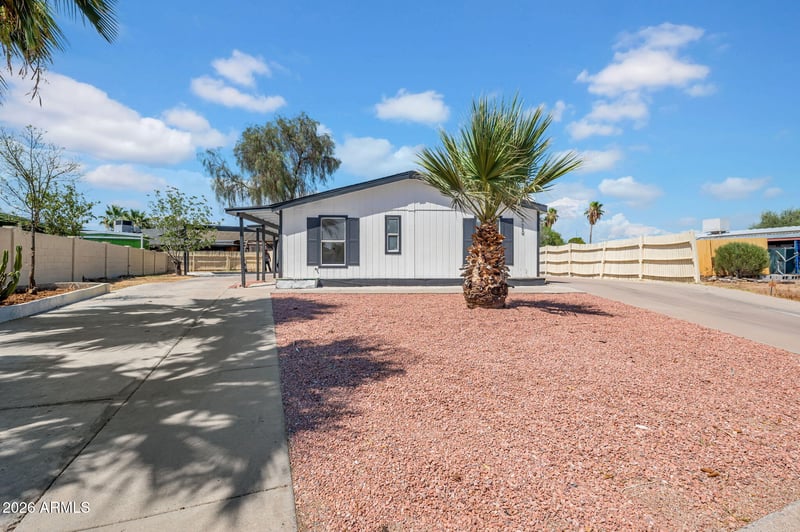 322 Wagoner Rd, Phoenix, AZ 85022