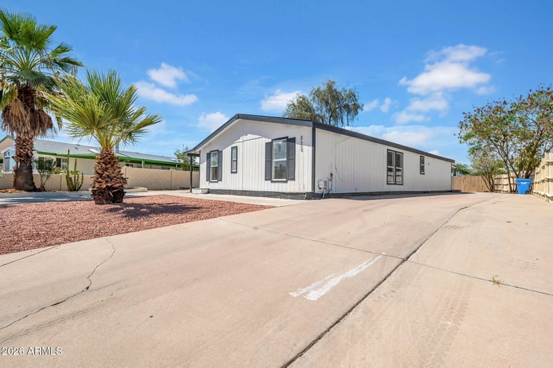 322 Wagoner Rd, Phoenix, AZ 85022