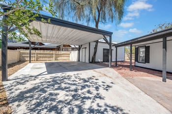 322 Wagoner Rd, Phoenix, AZ 85022