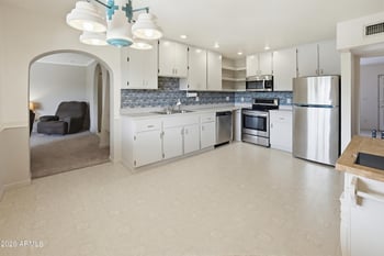 3221 Greenway Rd, Phoenix, AZ 85053