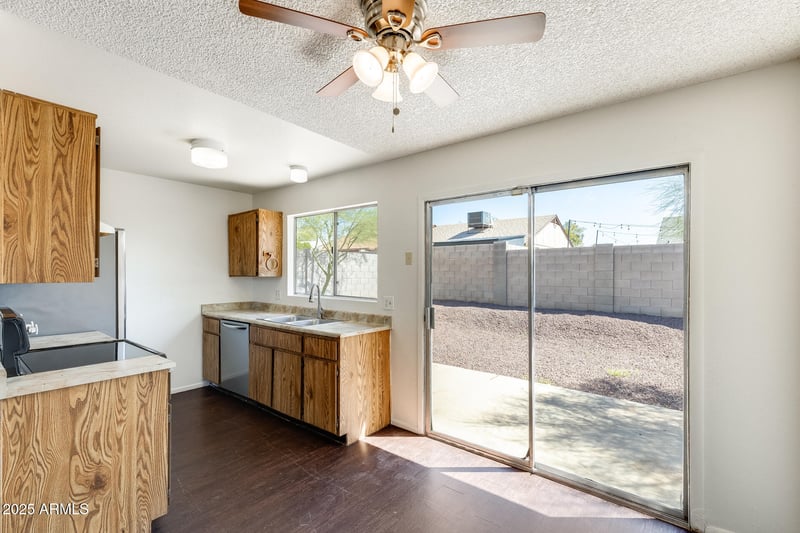 3221 Mohawk Ln, Phoenix, AZ 85027