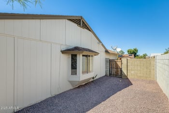 3221 Mohawk Ln, Phoenix, AZ 85027