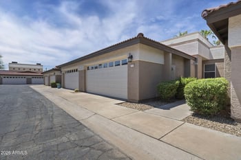 3221 37th St #18, Phoenix, AZ 85018